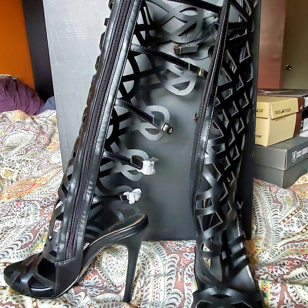 Linyah, Strappy knee length heeled sandals